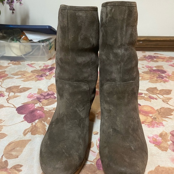 Ugg Shoes | Ugg Suede
Shearling Clog Boots Sz 8 - Picture 2 of 7